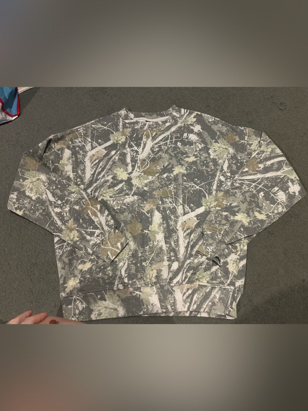 🎃 camo crewneck